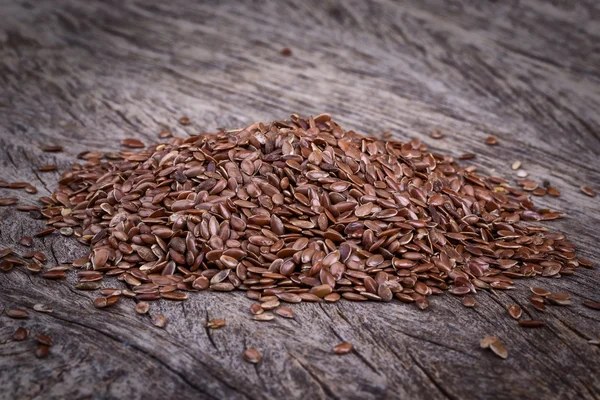 Gorka grain flax close-up. On the texture wooden background. — Stock Photo, Image