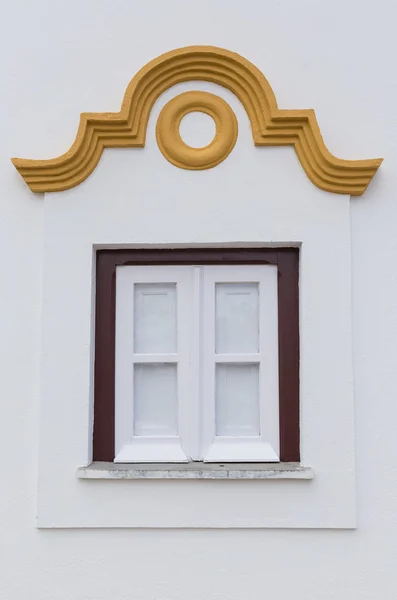 Vintage decoratieve, Portugese, traditionele venster. Close-up. — Stockfoto