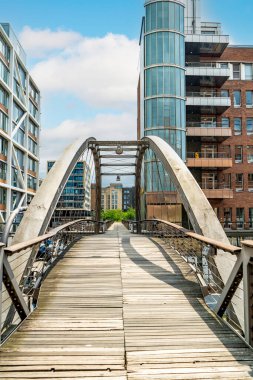Hamburg 'un liman önünü belirleyen çelik, ahşap ve tuğla karışımı.