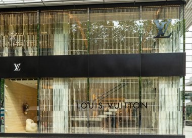 Almanya 'nın Dsseldorf kentindeki Aziz Lambertus kilisesinde İsa' nın çarmıha gerilmesinin tarihi taş heykeli.