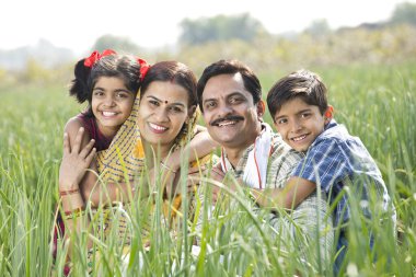 Çiftçilerin kırsal aileleri tarım alanında