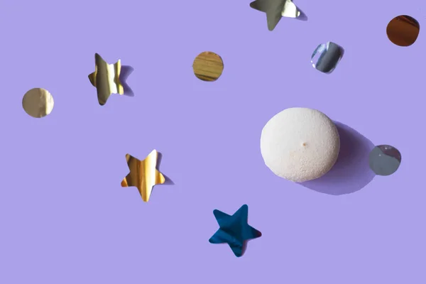 Noel hediyesi seti. Vanilyalı kurabiye. Çeşitli pastalar. Tatlı siparişi vermek. Kek ve konfeti. lavanta arkaplanı