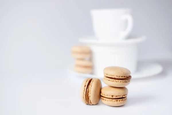 Macarons Einer Kaffeetasse Karamell Makronen Leicht Flach Mit Dessert Makkaroni — Stockfoto