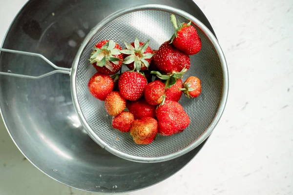 Bright Sweet Juicy Strawberries Red Strawberries Iron Colander Drops Water Royaltyfria Stockfoton