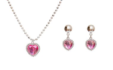 Gümüş küpe ve kolye beyaz arka plan üzerinde izole