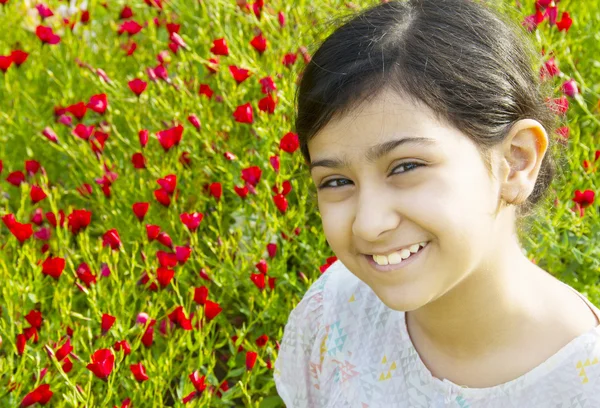 Sweet little girl outdoors — Stock Photo, Image