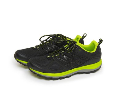 Beyaz arkaplanda izole edilmiş spor ayakkabılar