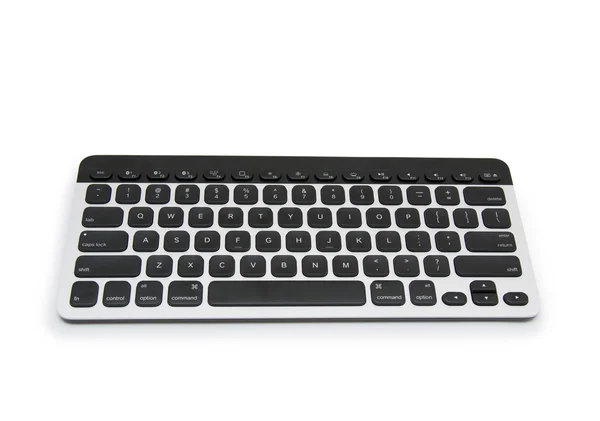 Nowoczesna aluminiowa klawiatura komputerowa izolowana na białym tle — Zdjęcie stockowe
