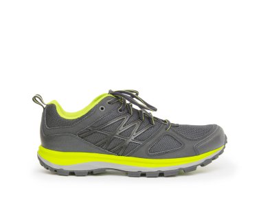 Beyaz arkaplanda izole edilmiş spor ayakkabılar