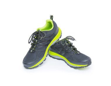 Beyaz arkaplanda izole edilmiş spor ayakkabılar