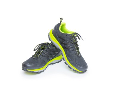 Beyaz arkaplanda izole edilmiş spor ayakkabılar