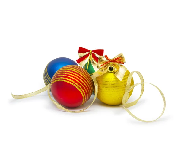 Bola de Natal isolado no fundo branco recorte — Fotografia de Stock