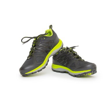 Beyaz arkaplanda izole edilmiş spor ayakkabılar