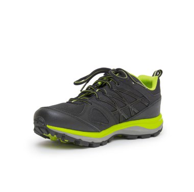 Beyaz arkaplanda izole edilmiş spor ayakkabılar