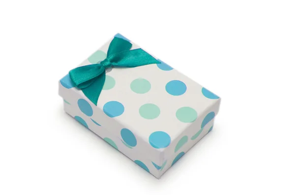 Caja de regalo individual sobre fondo blanco . —  Fotos de Stock