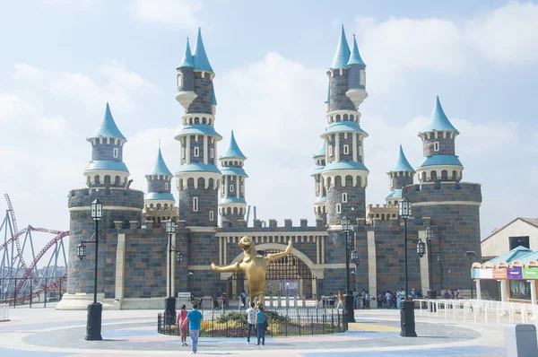 Istanbul, Türkiye - 28 Ağustos 2013: Vialand Tema parkı Ağustos