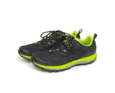 Beyaz arkaplanda izole edilmiş spor ayakkabılar