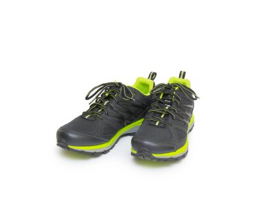 Beyaz arkaplanda izole edilmiş spor ayakkabılar