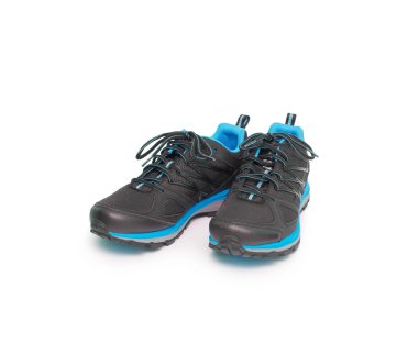 Beyaz arkaplanda izole edilmiş spor ayakkabılar