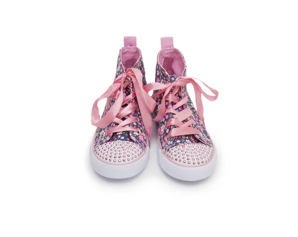Пара розовых спортивных туфель на белом фоне — стоковое фото