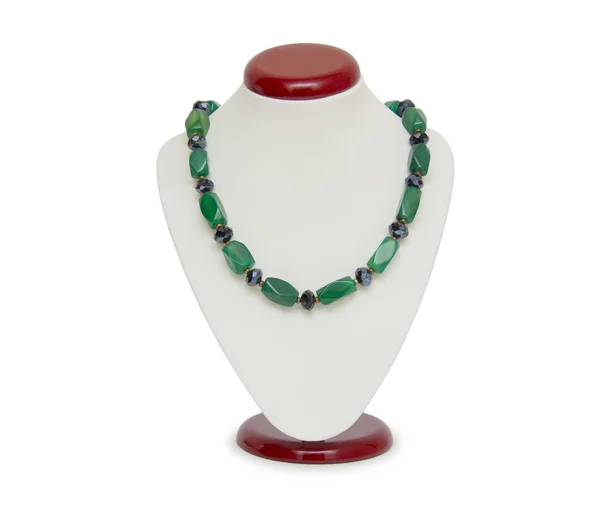 kolye üzerinde beyaz izole