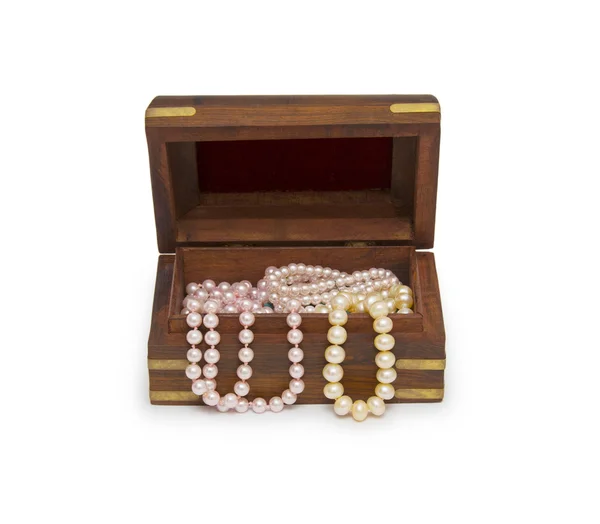 Small wooden chest with pearl necklace — Stock Photo, Image