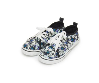 Beyaz arkaplanda izole edilmiş spor ayakkabılar