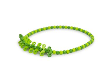 Beyaz arka plan üzerinde izole kolye