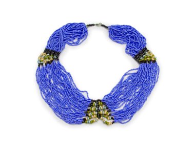 taş boncuk kolye üzerinde beyaz izole