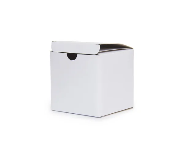 Caja blanca aislada sobre fondo blanco — Foto de Stock