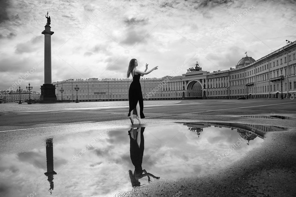 девушка танцующая на площади. танцует красавица цинцин. шафл на каблуках танцует красавица цин цин. девушка танцующая на площади. девушка танцующая на площади.