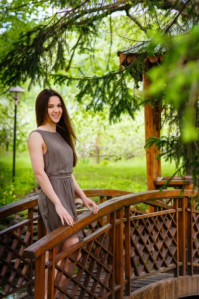 Young woman the brunette in the spring blossoming garden — Stock Photo, Image