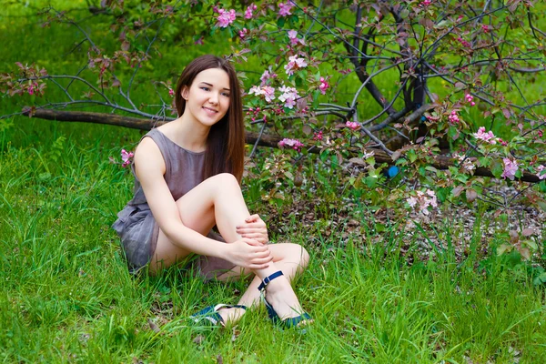 Young, beautiful, sexy woman in park on walk — Stock Photo, Image