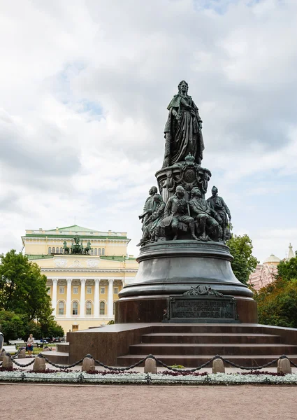 Monumento à rainha Ekaterina e os seus favoritos Imagem De Stock