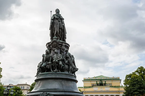 Памятник царице Екатерине и ее любимчикам — стоковое фото