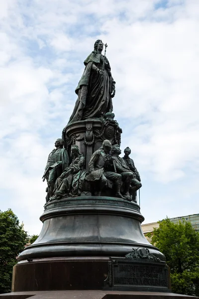 Памятник царице Екатерине и ее любимчикам — стоковое фото