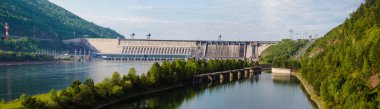 Summer, Hidroelektrik Santrali görünümünü Yenisey Nehri üzerinde