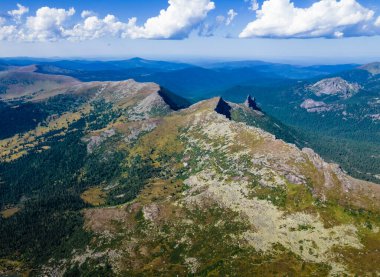 Ulusal parktaki dağ manzarası, hava fotoğrafçılığı.