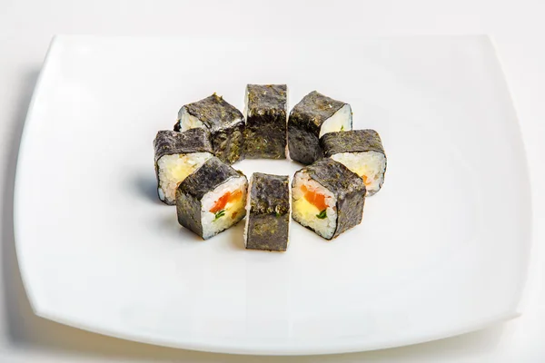 Sushi na talíři — Stock fotografie