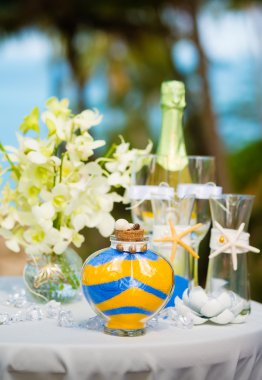 Tropik düğün töreni, aksesuarlar