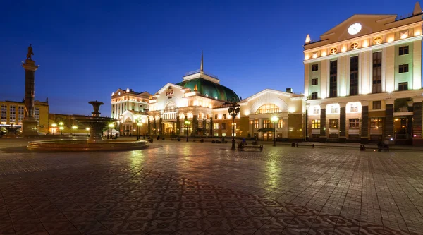 Krasnoyarsk, Rússia - 26 de setembro de 2014: Praça da Estação Ferroviária — Fotografia de Stock