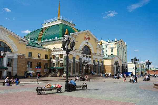 Krasnoyarsk, Russia - July 27, 2014: Railway Station Square Stat — Stock Photo, Image