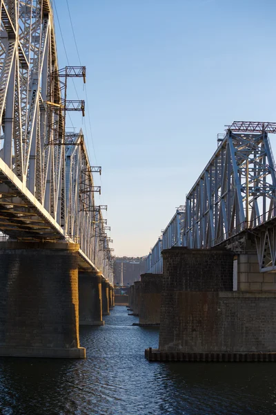 Railroad bridge winter river — Stock Photo, Image