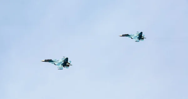 Aircraft holiday, demonstration performances of military pilots — Stock Photo, Image