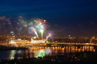 Nehrin üzerinde havai fişekler