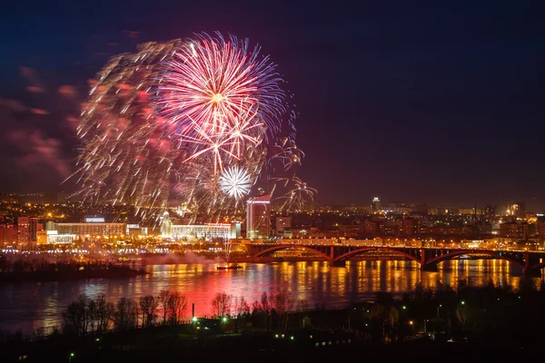 Nehrin üzerinde havai fişekler