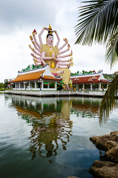 Excursion to the temple of Wat Plai Laem on the island Samui — Stock Photo, Image
