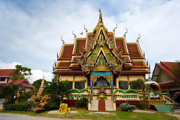 Excursie naar de tempel van Wat Plai Laem op het eiland Samui — Stockfoto