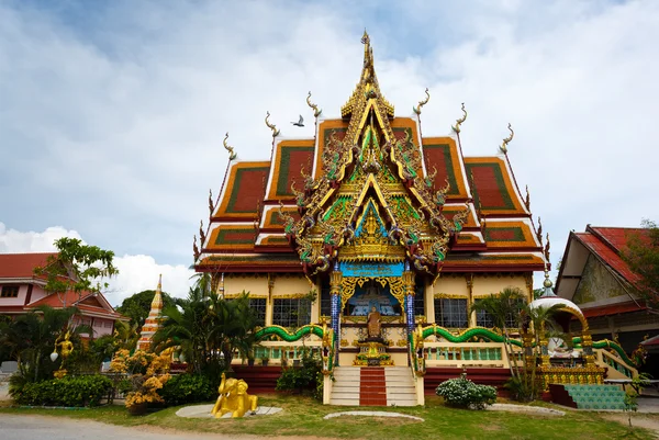 Gezi için Tapınak, Wat Plai Laem Samui adasının üzerinde — Stok fotoğraf