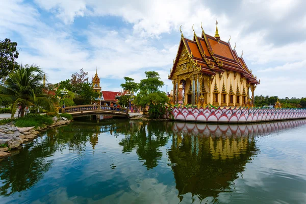 Ausflug zum Tempel von wat plai laem auf der Insel Samui — Stockfoto